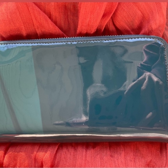 Tory Burch Continental Wallet - Picture 2 of 5